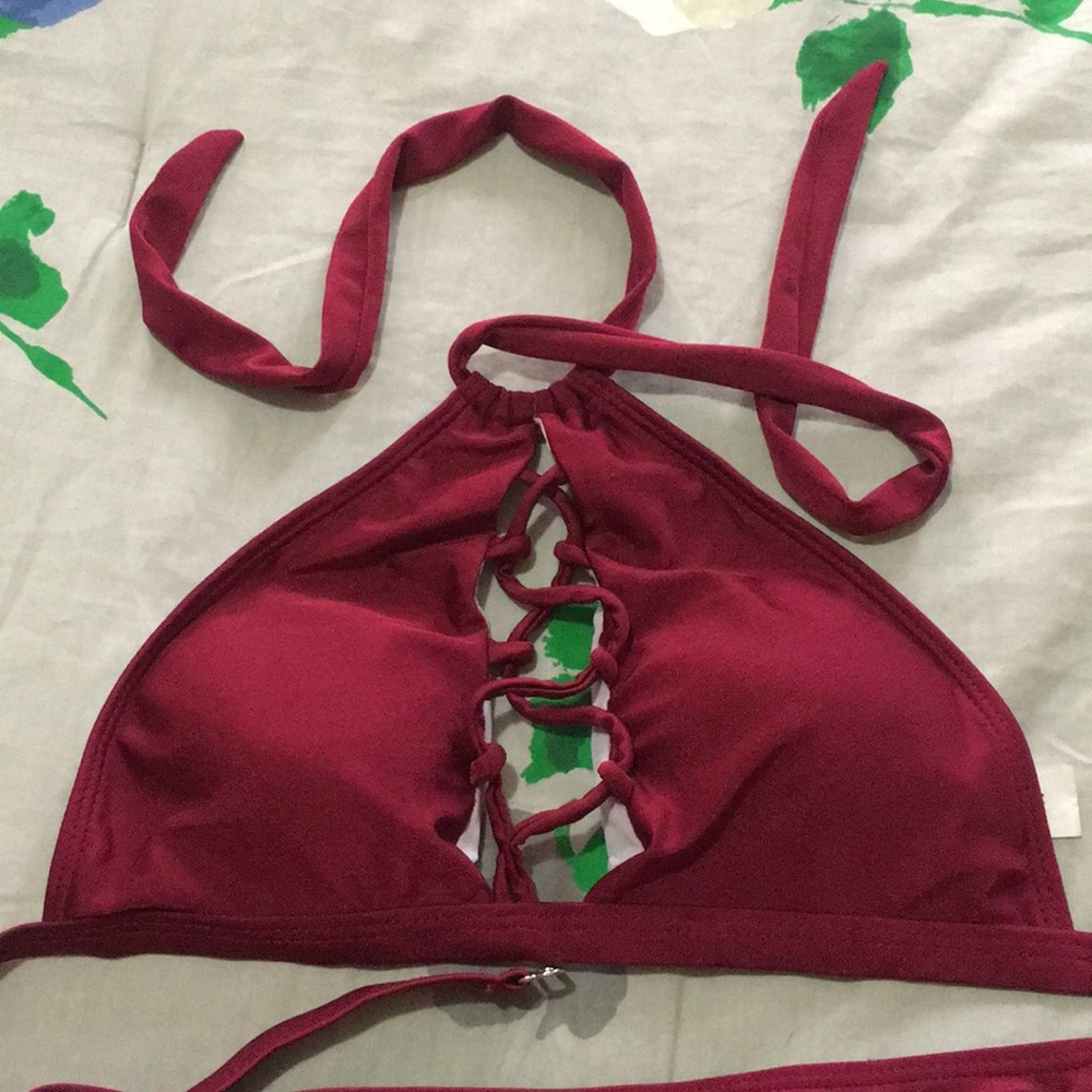 Bikini - Picture 2 of 3